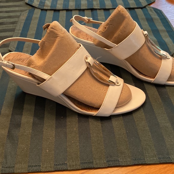 Patent Bandolino Sandals - Picture 3 of 5